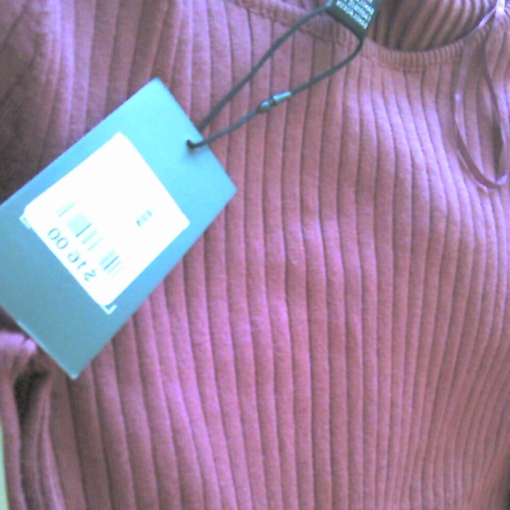 Brand new and unworn pink sweater - Picture 2 of 3